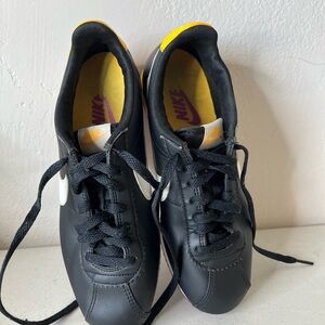 Nike Men’s Black Sneakers with Yellow and White Details